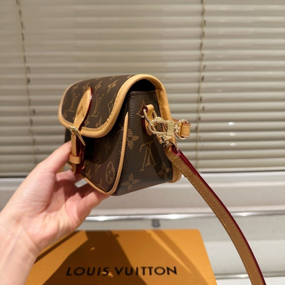 L0vis Vvtt0n Nano Diane Bag Brown 18Cm M83298