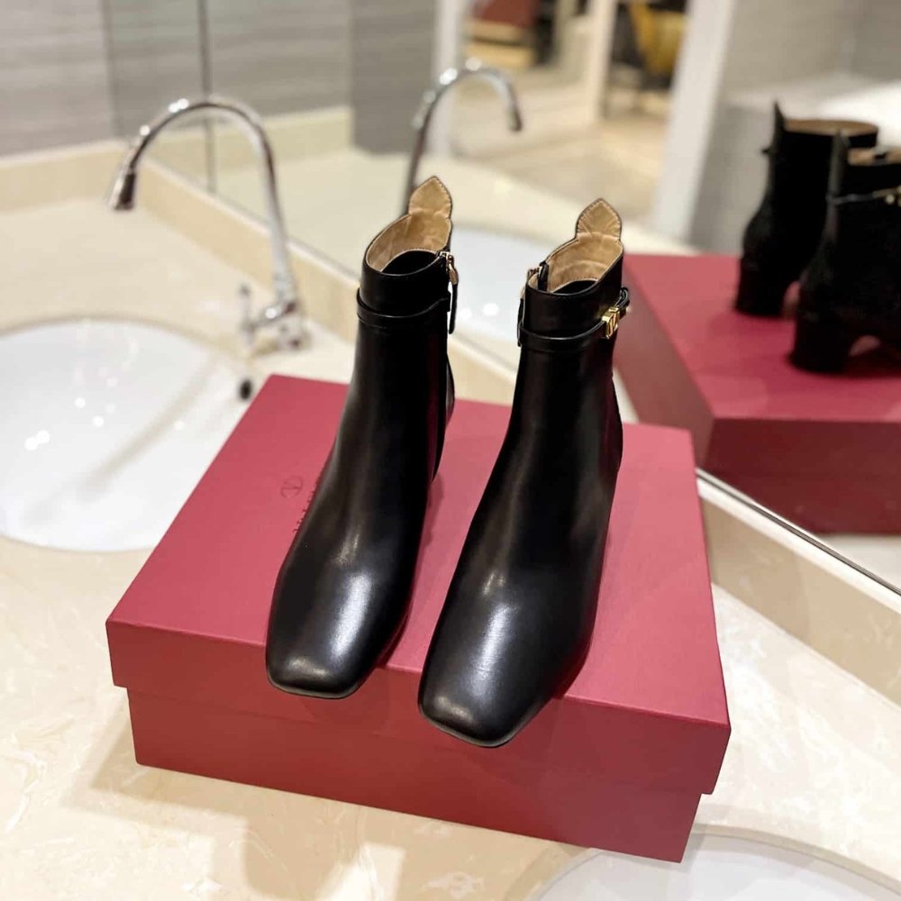 Va1e*ntin0 Garavani Tan Go Ankle Boot In Leather Black 3W2S0Gz2Atz 0No