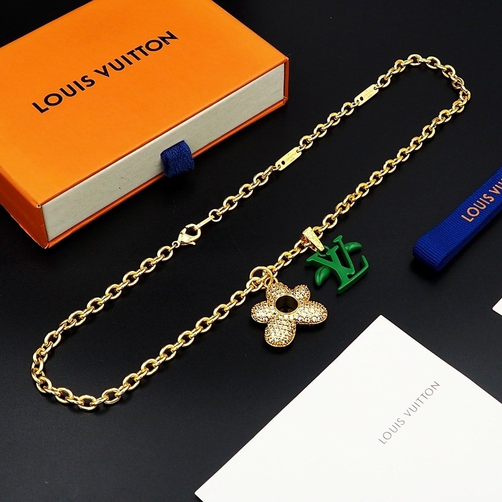 L0vis Vvtt0n Lv Blooming Necklace Gold With Green M01867