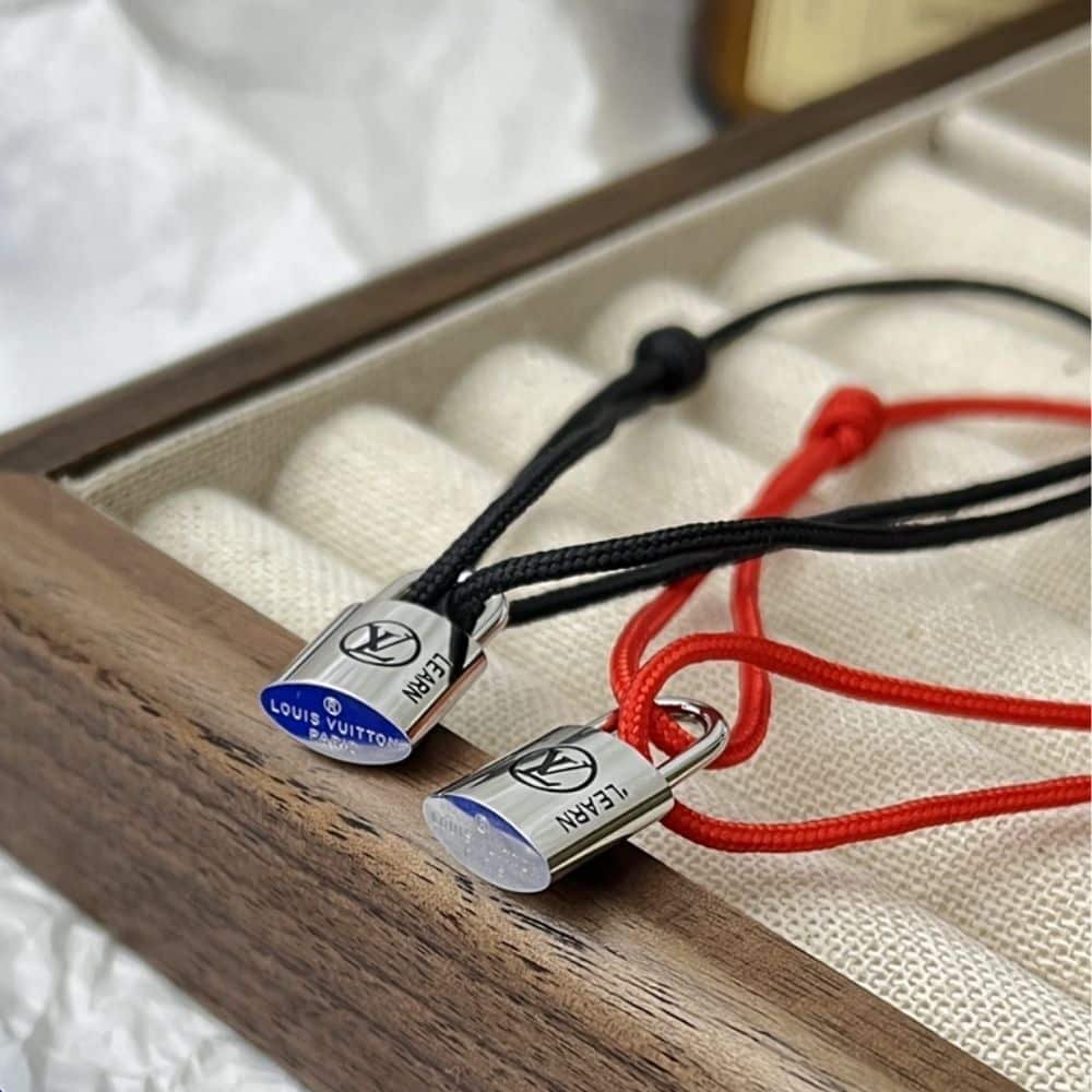 L0vis Vvtt0n Silver Lockit Bracelet Red Qa5078