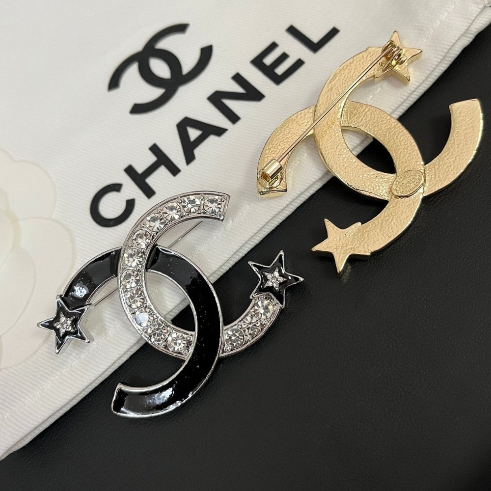 Ch**el Cc Brooch Gold With Two Small Stars