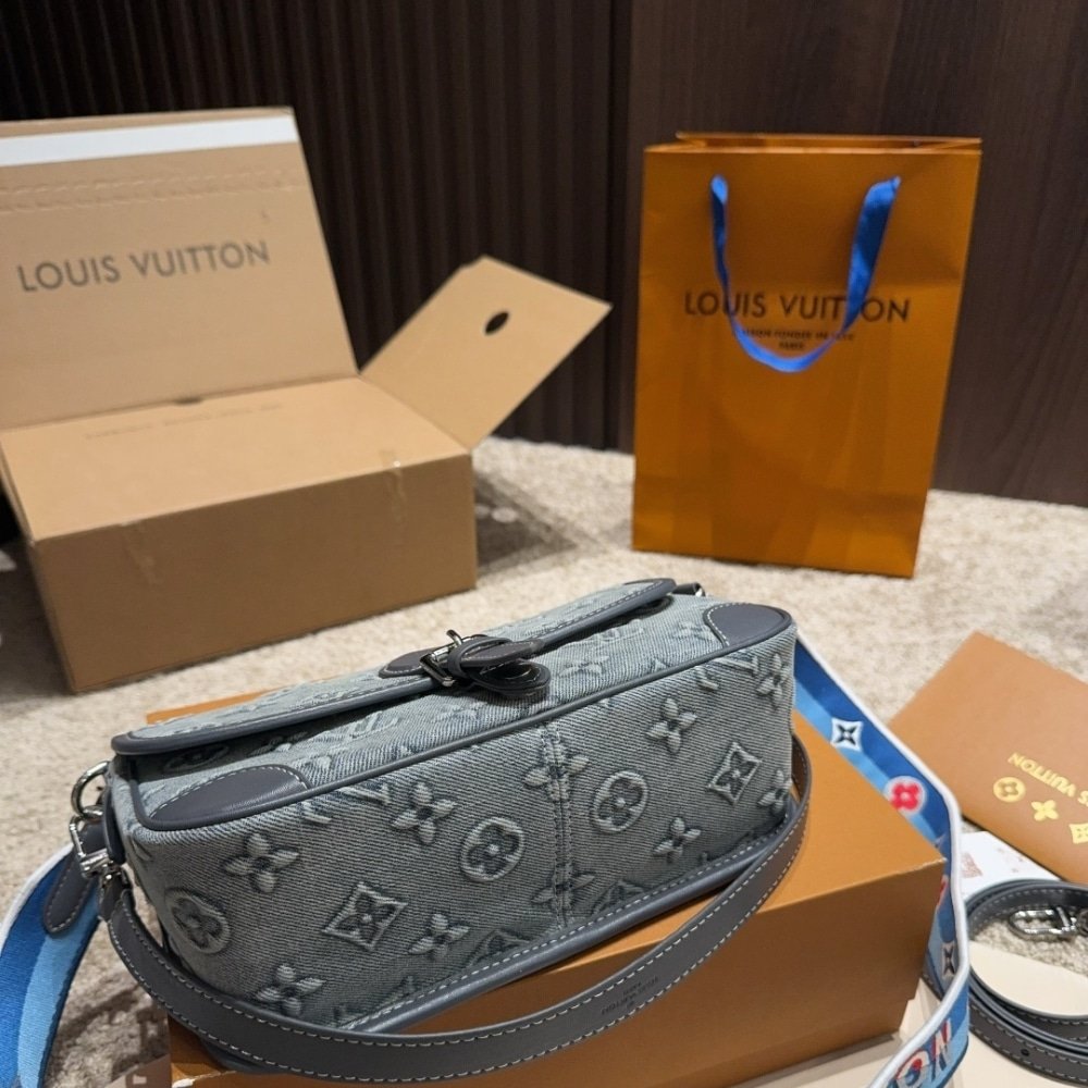 L0vis Vvtt0n Diane Monogram Denim Blue 24Cm