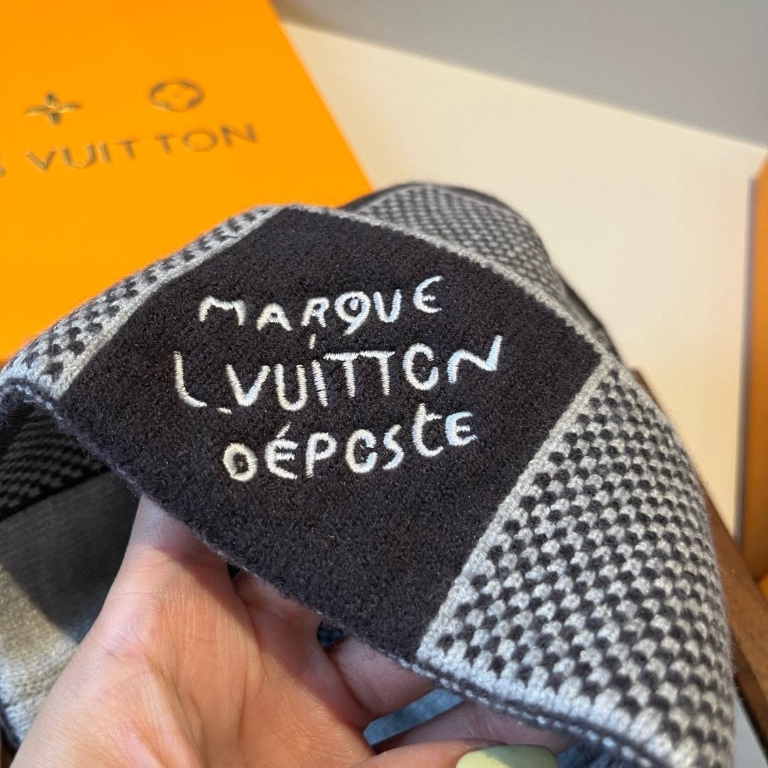 L0vis Vvtt0n Damier Heritage Beanie Black And White M90842