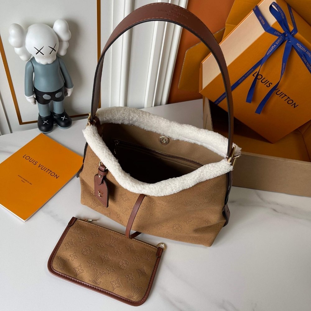 L0vis Vvtt0n Carryall PM Mahina 29Cm M11843