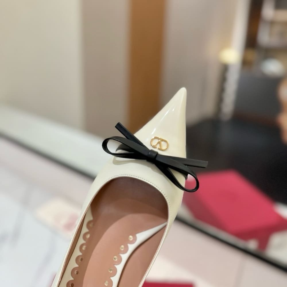 Va1e*ntin0 Bepointy Pump In Patent Leather White 6W2S0Lq0Dal A81