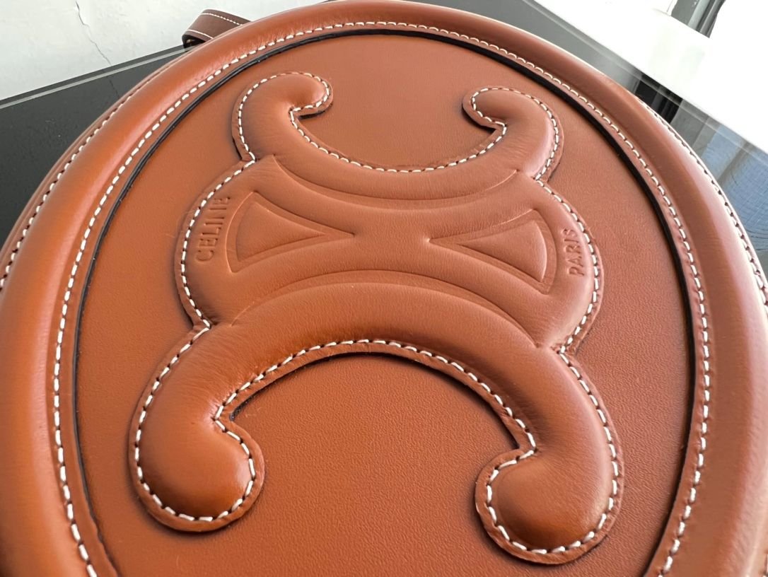 Ce1i*e Crossbody Oval Purse Cuir Triomphe In Smooth Calfskin Tan 10I703Dpq04Lu