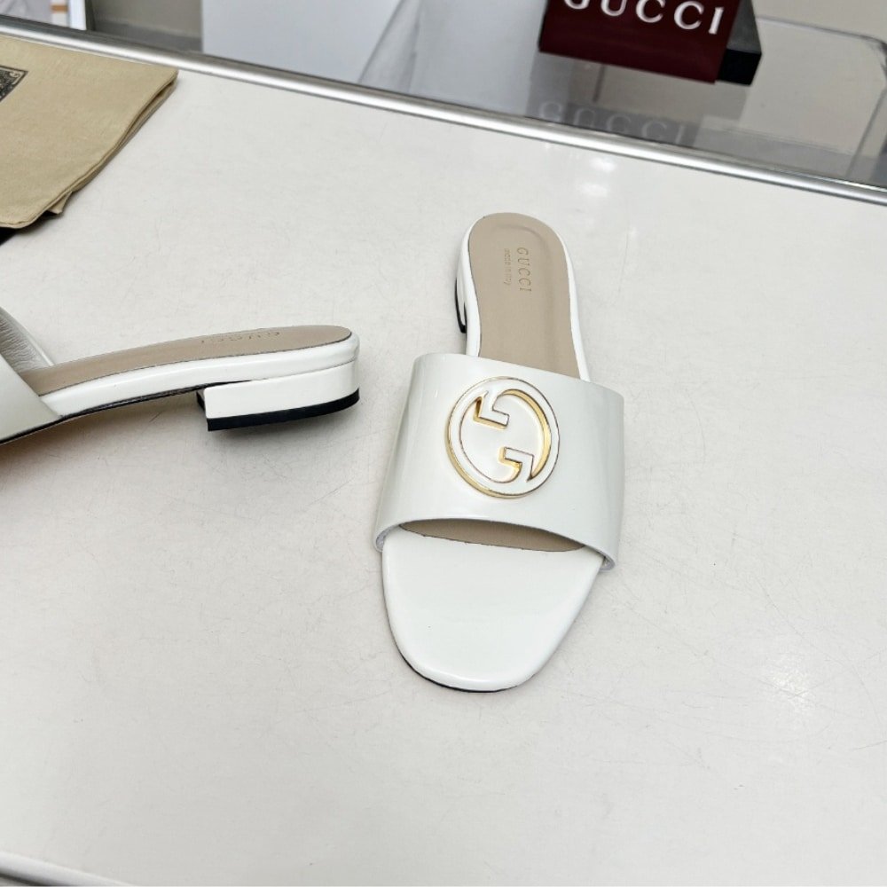 Gvc*1 Women Round Interlocking G Sandal In White