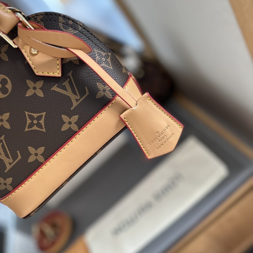 L0vis Vvtt0n Alma Nano Bag Monogram Brown 18Cm M82717