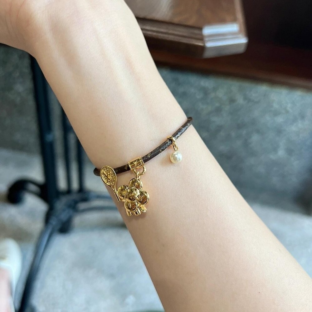 L0vis Vvtt0n Vivienne On The Court Bracelet Monogram Brown M8087Z