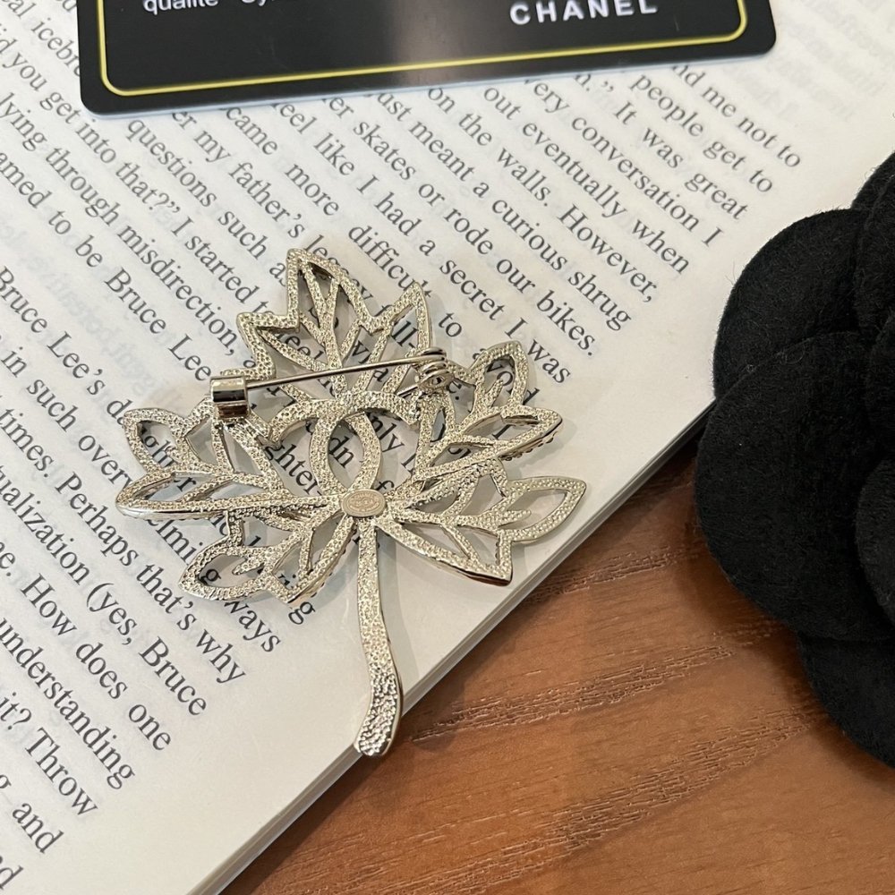 Ch**el Cc Leaf Brooch Black Gold