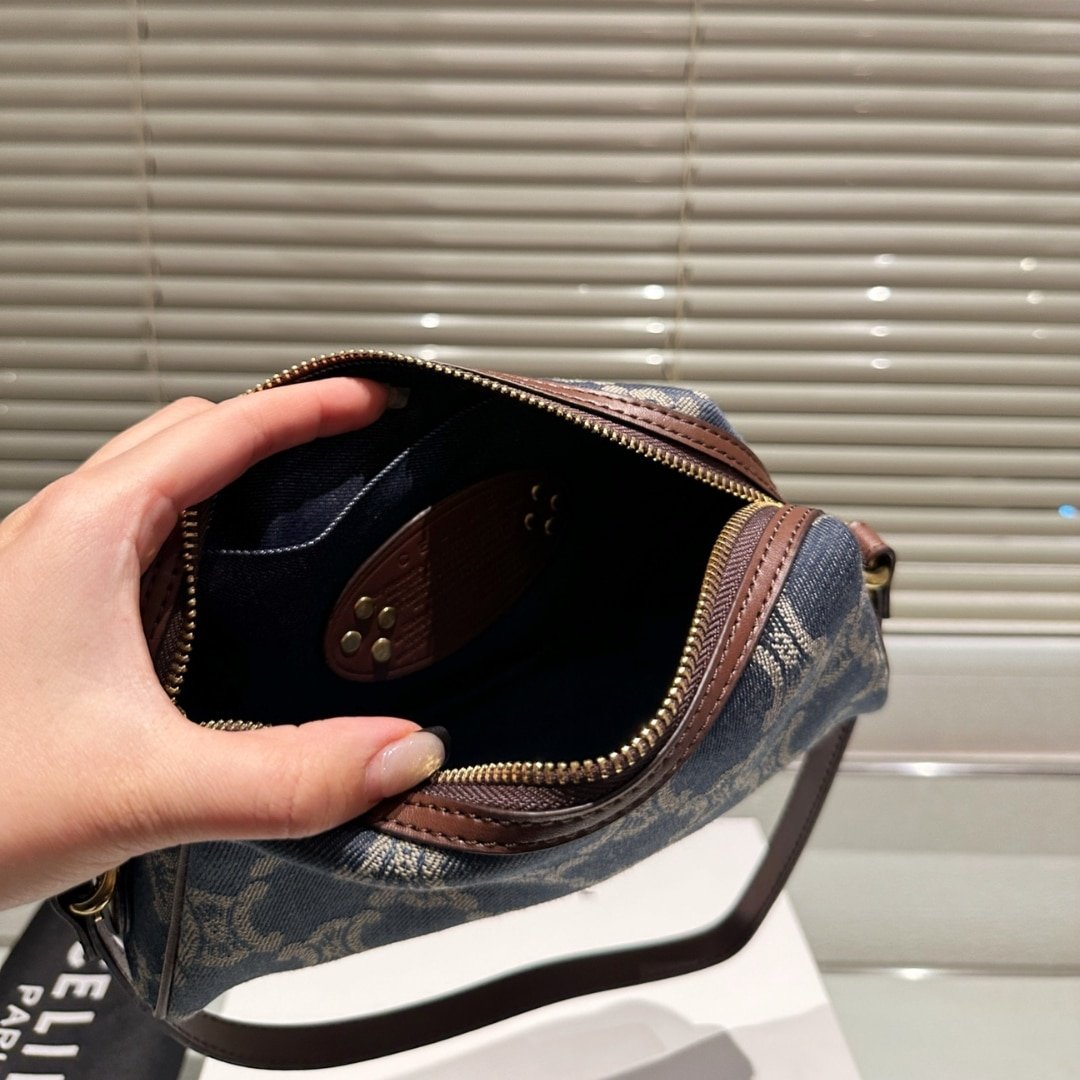 Ce1i*e Triomphe Baguette Bag In Denim Blue 22Cm