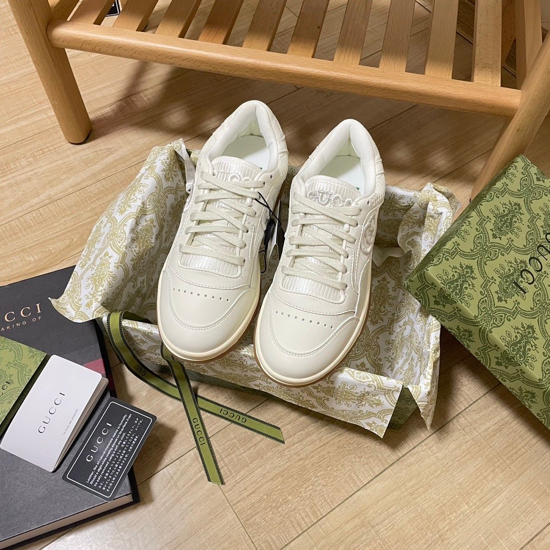 Gvc*1 Interlocking G Sneakers White