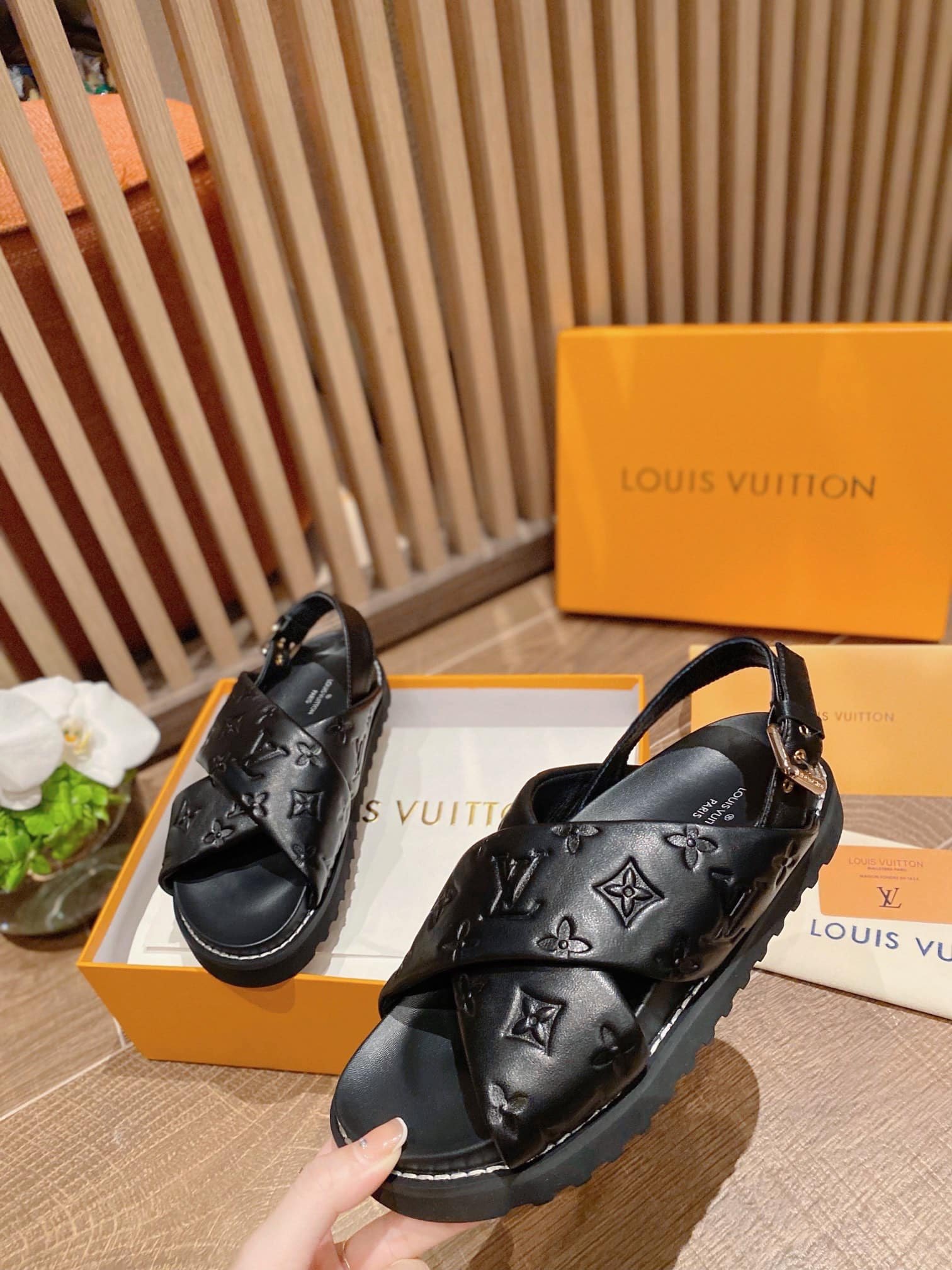 L0vis Vvtt0n Monogram Embossed Paseo Flat Comfort Sandals Black