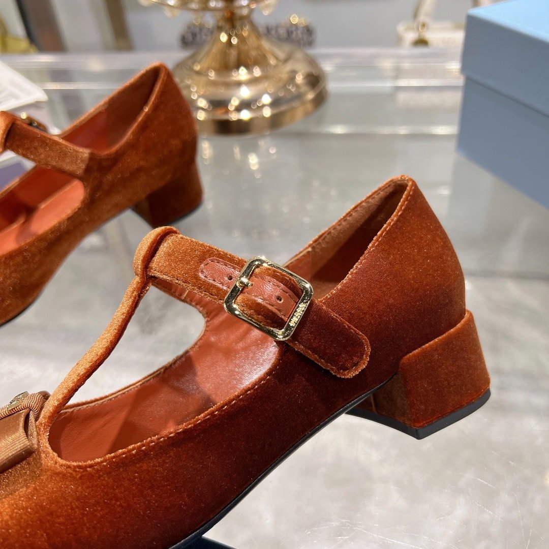 Pra*a Velvet Mary Pumps Ginger