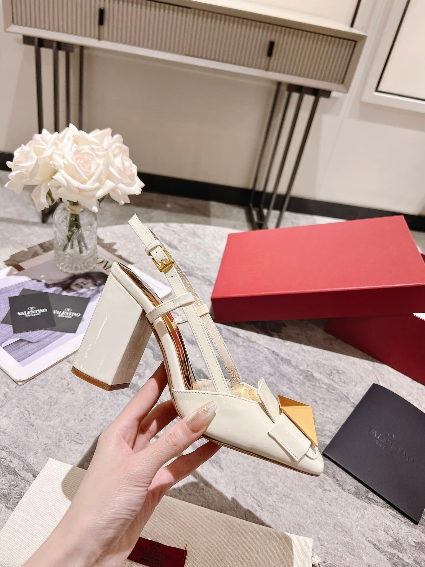 Va1e*ntin0 Garavani One Stud Patent Leather Slingback Pump White