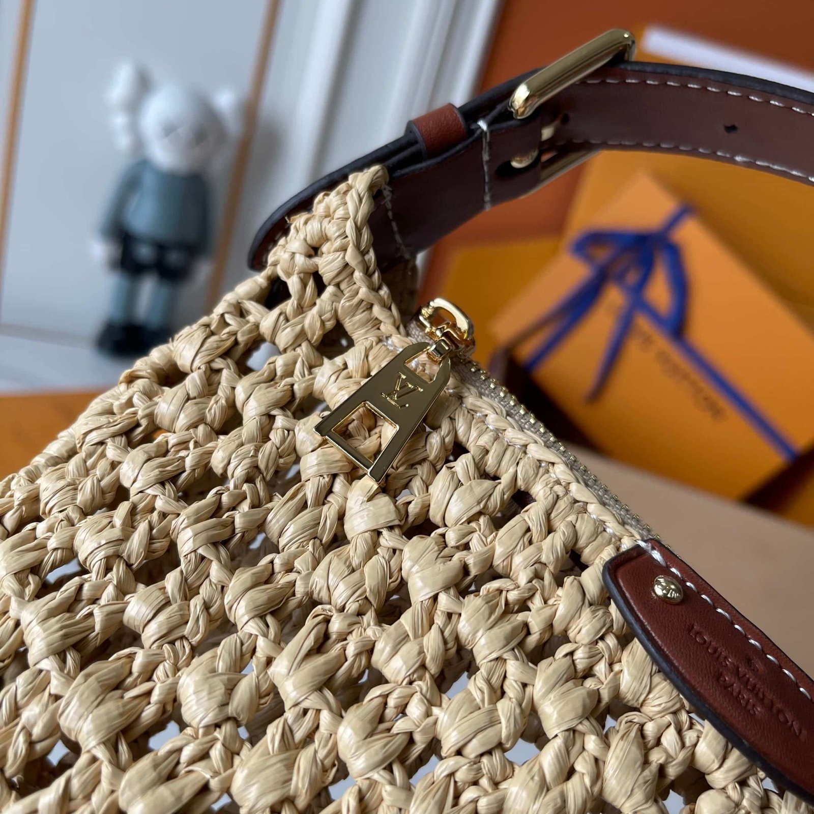 L0vis Vvtt0n Hills Pochette Raffia Natural Tan 18Cm M14304