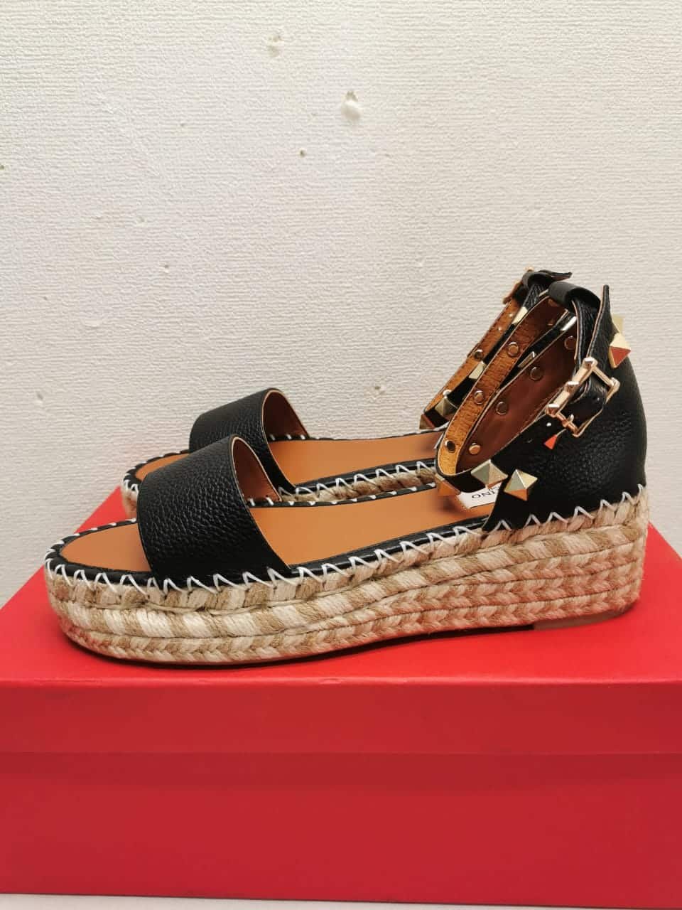Va1e*ntin0 Garavani Rockstud Calfskin Flatform Espadrille Sandals